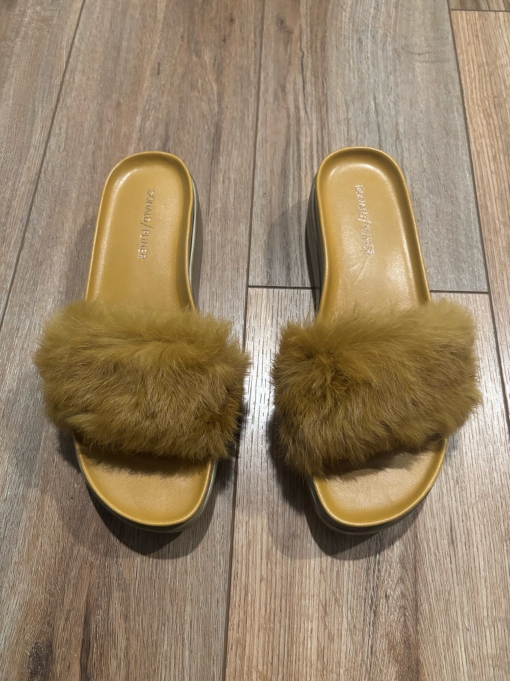 Donald J. Pliner Y2K Tan Rabbit Fur Slides